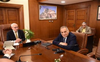 محافظ بورسعيد يناقش الخطوات التنفيذية لتطبيق منظومة الكارت الموحد مع نائب وزير الاتصالات
