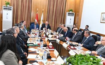 وزير قطاع الأعمال العام يلتقي أعضاء اتحاد الصناعات المصرية