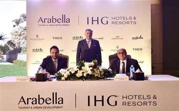 وزير السياحة والآثار يشهد توقيع عقود إدارة وتشغيل لثلاث فنادق جديدة
