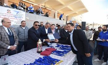 وزير الرياضة يهنئ مركز شباب العُميد بعد تتويجه بدورى مراكز شباب المحافظات الحدودية