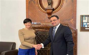 سفير مصر في براج يبحث مع رئيسة النواب التشيكي تعزيز العلاقات البرلمانية 