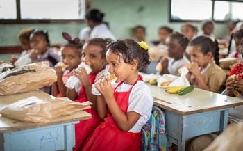 برنامج الأغذية العالمي يدعو لتوفير الوجبات المدرسية للأطفال في ظل أزمة الغذاء