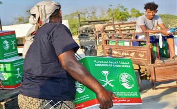 مركز الملك سلمان للإغاثة يوزع أطنانا من السلال الغذائية في عدة دول