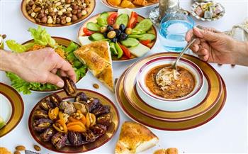 لجسد سليم طوال شهر رمضان.. نصائح مهمة لخبير التغذية أثناء الإفطار والسحور