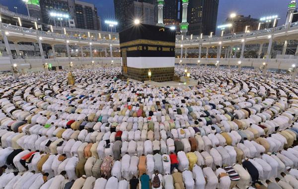 المسجد الحرام يشهد انسيابية في التفويج وتكامل المنظومة الخدمية في أول جمعة خلال موسم رمضان