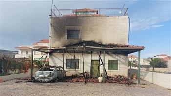 مستوطنون إسرائيليون يحرقون منزلا في رام الله ونجاة ساكنيه بأعجوبة 