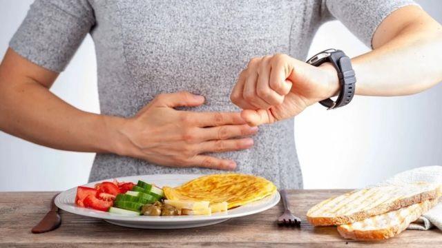 يطهر ويقوي الأمعاء.. استشاري تغذية يوضح تأثير الصيام على الجهاز الهضمي