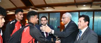 وزير الرياضة يستقبل المنتخب الأوليمبى بمطار القاهرة بعد التأهل إلى كأس الأمم الإفريقية