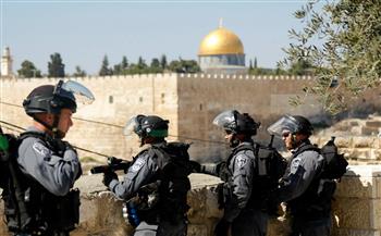 "الاحتلال الإسرائيلي" يعتقل مقدسيًا من المسجد الأقصى.. ويسلم إخطارًا بهدم مسجد بالضفة