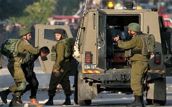 الاحتلال الإسرائيلي يعتقل 12 فلسطينيا من مناطق متفرقة بالضفة الغربية 