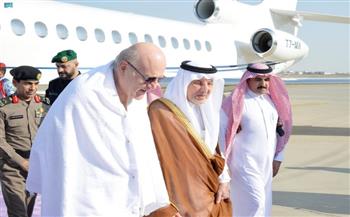 رئيس الحكومة اللبنانية يصل السعودية لأداء مناسك العمرة