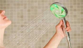 طرق بسيطة وسهلة لتنظيف وتسليك دش الاستحمام