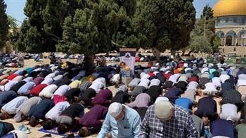 70 ألف فلسطيني يؤدون صلاة الجمعة في رحاب المسجد الأقصى