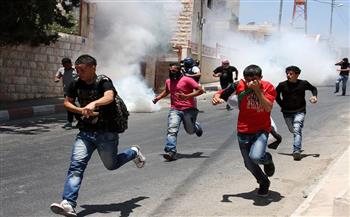 إصابة فتى فلسطيني بالرصاص والعشرات بالاختناق خلال مواجهات مع الاحتلال