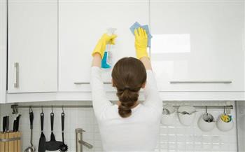 عدة طرق سهلة لتنظيف المطبخ الخشمونيوم.. أبرزها الخل الأبيض