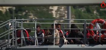 بحث إيواء المهاجرين غير الشرعيين في قواعد عسكرية ببريطانيا (فيديو)