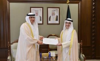 وزير خارجية الكويت يتسلم رسالة خطية من نظيره الإماراتي