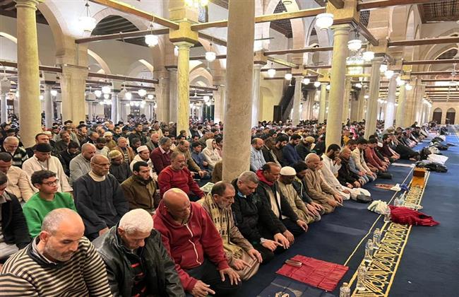 الجامع الأزهر كامل العدد بآلاف المصلين من مختلف دول العالم في تاسع ليالي رمضان