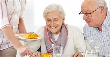استشارية تغذية تقدم  10 نصائح لكبار السن في رمضان