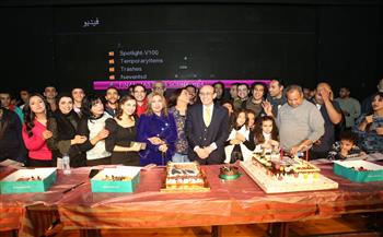 كيف احتفل جمهور محمد صبحي بعيد ميلاده في حضور النجمة سيمون؟  (صور) 