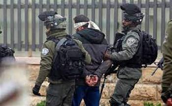 الاحتلال الإسرائيلي يعتقل شابا شمال غرب القدس