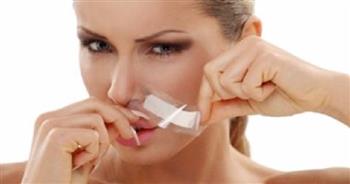 للفتيات: 9 نصائح لإزالة شعر الوجه بالشمع دون أضرار
