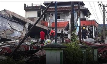 تواصل عمليات الإنقاذ والبحث عن المفقودين بإندونيسيا في أعقاب انهيار أرضي