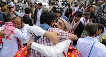 دبلوماسي يمني يؤكد صعوبة الوصول لحل سريع في ملف تبادل الأسرى مع الحوثيين