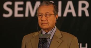 رئيس وزراء ماليزيا: يجب احترام قرار منع السياسيين من إلقاء الخطب في المساجد