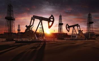 النفط يستقر مدعوما بانخفاض المخزونات الأمريكية