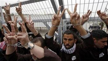 الأسرى الفلسطينيون بسجون الاحتلال يواصلون عصيانهم لليوم الـ 24 على التوالي