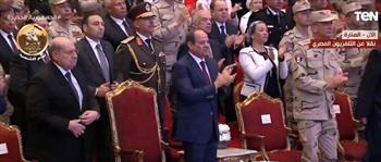 رد فعل الرئيس السيسي في الندوة التثقيفية لحظة دخول أمهات شهداء مثلث القيادة (فيديو)