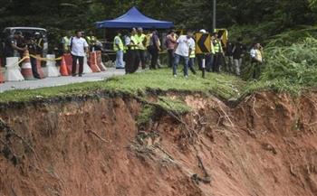 ارتفاع حصيلة ضحايا الانهيار الأرضي إلى 30 قتيلا في إندونيسيا