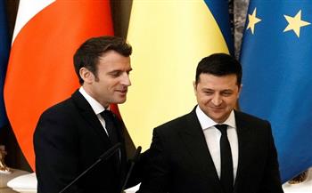 الرئيسان الفرنسي والأوكراني يبحثان هاتفيا التعاون الدفاعي