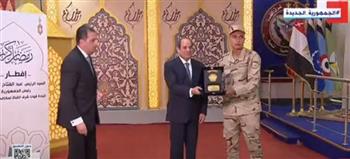 الرئيس السيسي يكرم عددًا من جنود ومقاتلي قوات شرق القناة لمكافحة الإرهاب
