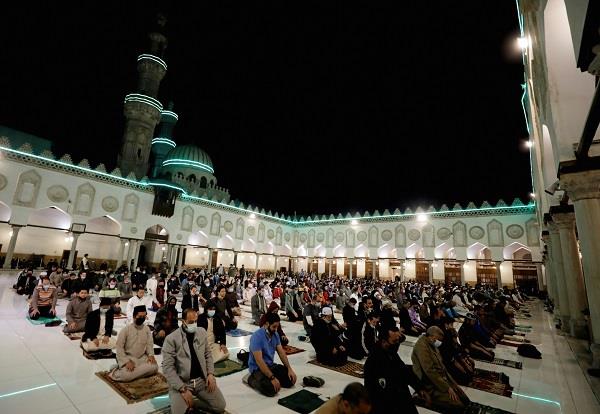 تبدأ الليلة.. فضل صلاة التهجد ووقتها والفرق بينها وبين التراويح