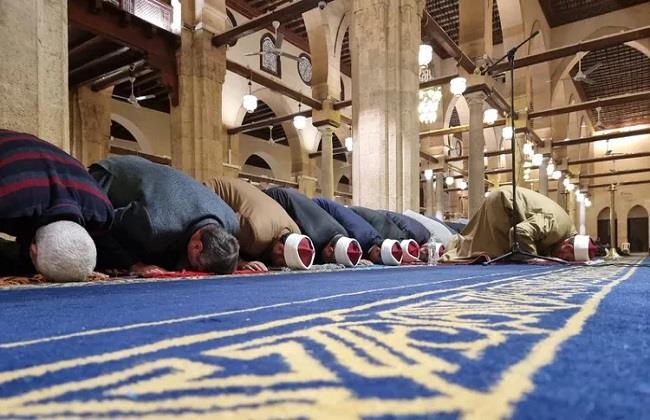 في «الوترية الأولى» من العشر الأواخر.. آلاف المصلين يؤدون التراويح بالجامع الأزهر