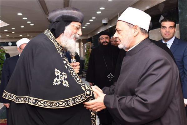 الإمام الأكبر والبابا تواضروس يتبادلان التهنئة بعيد الفطر وعيد القيامة