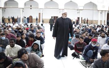 وكيل الأزهر يتفقد تجهيزات الإفطار الجماعي بالجامع الأزهر