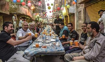 الأهرام : ممارسات المواطنين في رمضان أكدت بقاء الخير وتضاعُف مشاعر الود 