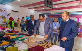 لليوم الثاني .. رئيس مدينة سفاجا يتابع أعمال معرض دكان الفرحة لرعاية 1000 أسرة 