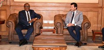 وزير الرياضة يلتقي نظيره الكونغولي لبحث التعاون المشترك 