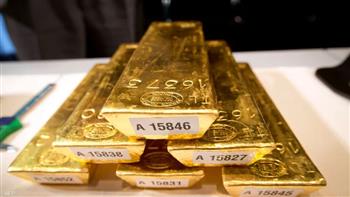 أسعار الذهب تعكس اتجاهها وتبعتد عن تحقيق مكاسب أسبوعية