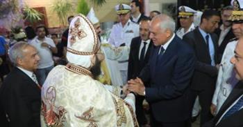 محافظ الجيزة يهنئ الأقباط بالكنيسة الأرثوذكسية بالمحافظة بعيد القيامة المجيد