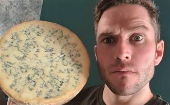 بريطاني يخسر 30 كيلو من وزنه بسبب تناول الجبنة