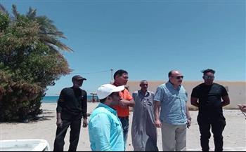 خلال شم النسيم.. رئيس مدينة القصير يتفقد الشاطئ العام