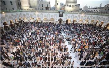 أروقة الجامع الأزهر تعجّ بالمصلين في ليلة الـ27