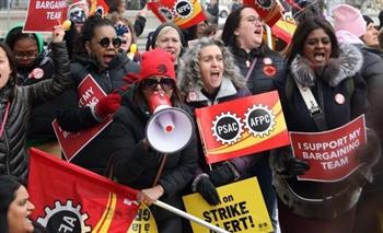 كندا: 155 ألف موظف حكومي يهددون بالإضراب غدا 