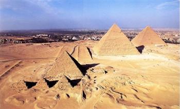  مد مواعيد العمل الرسمية بالمتحف المصري بالتحرير ومنطقة أهرامات الجيزة