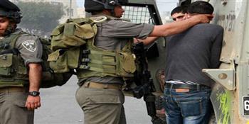 قوات الاحتلال تعتقل 3 فلسطينيين في الخليل وتشدد إجراءاتها العسكرية في الضفة 